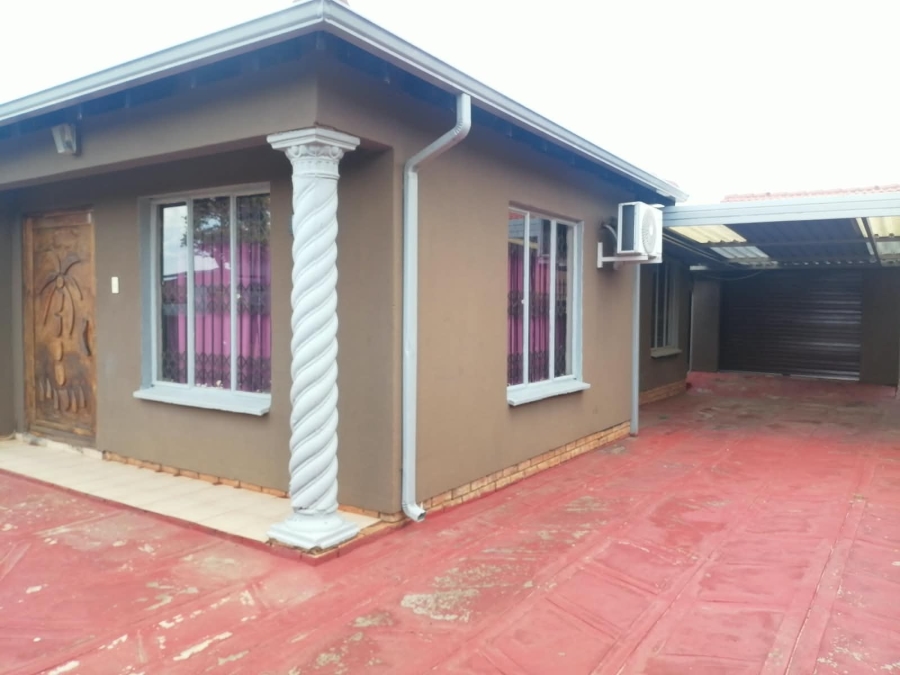 To Let 5 Bedroom Property for Rent in Tlhabane North West